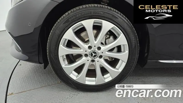 MERCEDES BENZ E-Classe W213 E220d 4MATIC Exclusive 2019 — photo 5 sur 26