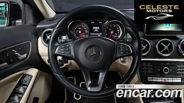 MERCEDES BENZ GLA-Classe X156 GLA220 2018 — photo 13 sur 20