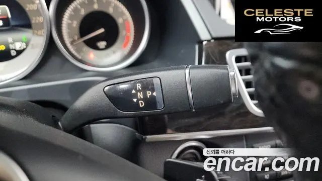 MERCEDES BENZ E-Classe W212 E200 Avantgarde 2015 — photo 9 sur 20