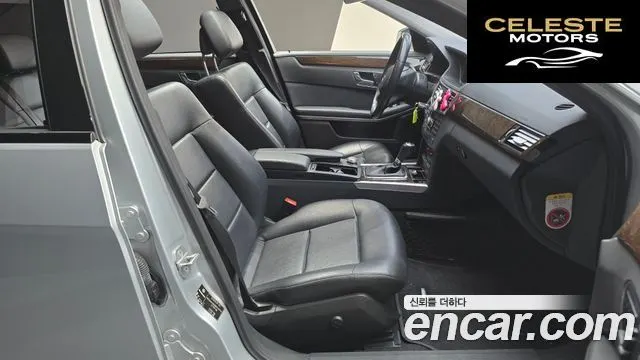 MERCEDES BENZ E-Classe W212 E200 CGI 2011 — photo 10 sur 20