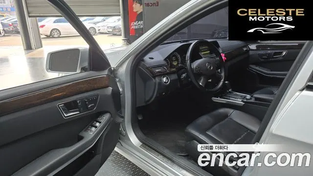 MERCEDES BENZ E-Classe W212 E200 CGI 2011 — photo 11 sur 20