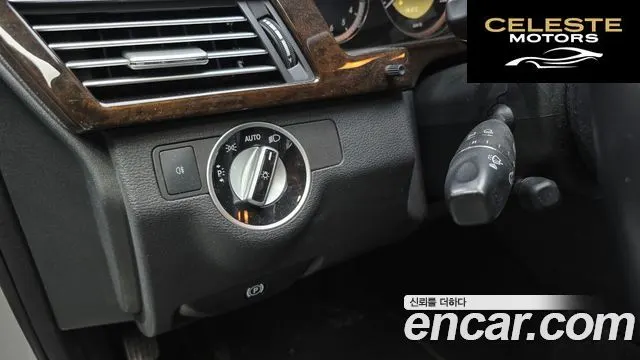 MERCEDES BENZ E-Classe W212 E200 CGI 2011 — photo 17 sur 20