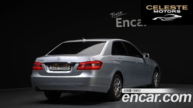 MERCEDES BENZ E-Classe W212 E200 CGI 2011 — photo 2 sur 20