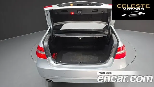 MERCEDES BENZ E-Classe W212 E200 CGI 2011 — photo 20 sur 20