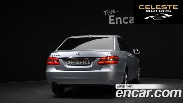 MERCEDES BENZ E-Classe W212 E200 CGI 2011 — photo 4 sur 20