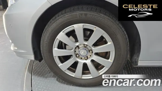 MERCEDES BENZ E-Classe W212 E200 CGI 2011 — photo 5 sur 20