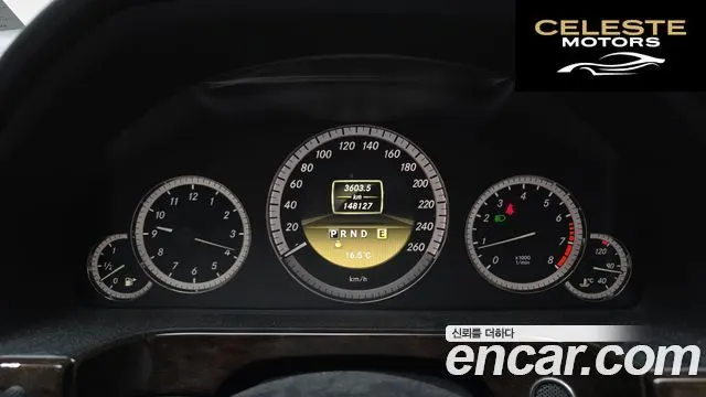 MERCEDES BENZ E-Classe W212 E200 CGI 2011 — photo 8 sur 20