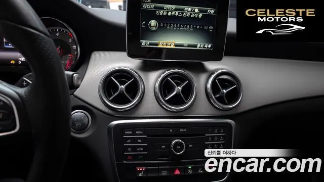 MERCEDES BENZ GLA-Classe X156 GLA200 d 2017 — photo 15 sur 20