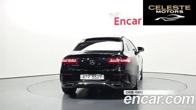 MERCEDES BENZ E-Classe W213 E220d Coupé 2017 — photo 4 sur 20