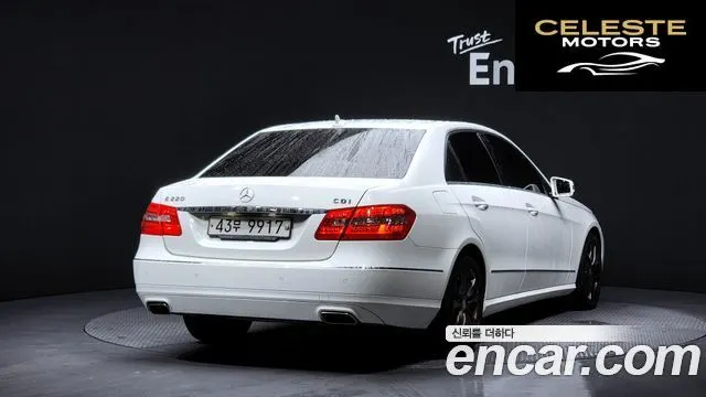 MERCEDES BENZ E-Classe W212 E220 CDI Avantgarde 2013 — photo 2 sur 20