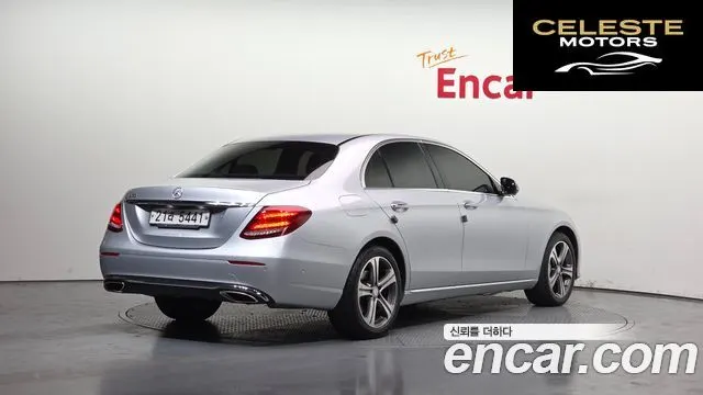 MERCEDES BENZ E-Classe W213 E300 Avantgarde 2017 — photo 2 sur 20