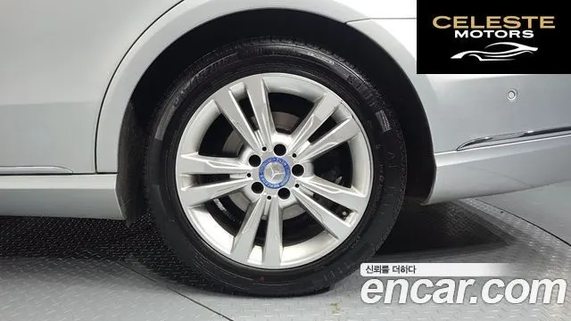 MERCEDES BENZ E-Classe W212 E220 CDI Avantgarde 2014 — photo 5 sur 20