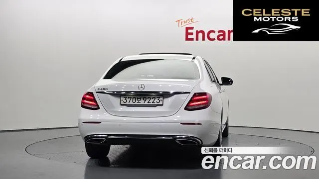 MERCEDES BENZ E-Classe W213 E200 Avantgarde 2018 — photo 4 sur 20