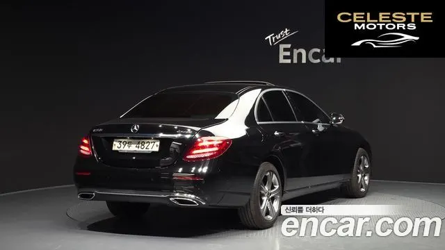MERCEDES BENZ E-Classe W213 E220d 4MATIC Avantgarde 2017 — photo 2 sur 20