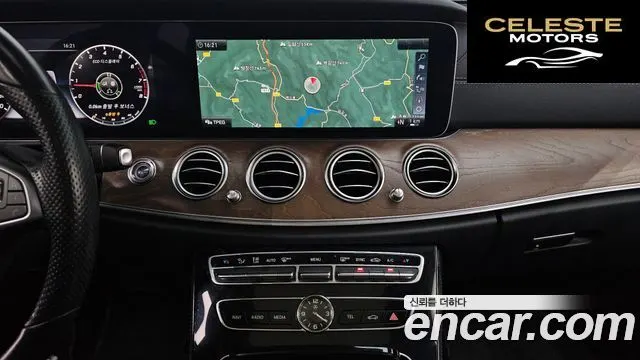 MERCEDES BENZ E-Classe W213 E300 4MATIC Exclusive 2017 — photo 12 sur 26