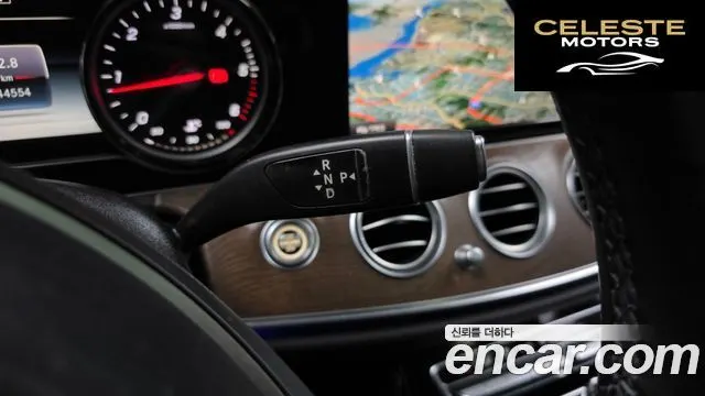 MERCEDES BENZ E-Classe W213 E220d Exclusive 2018 — photo 9 sur 20