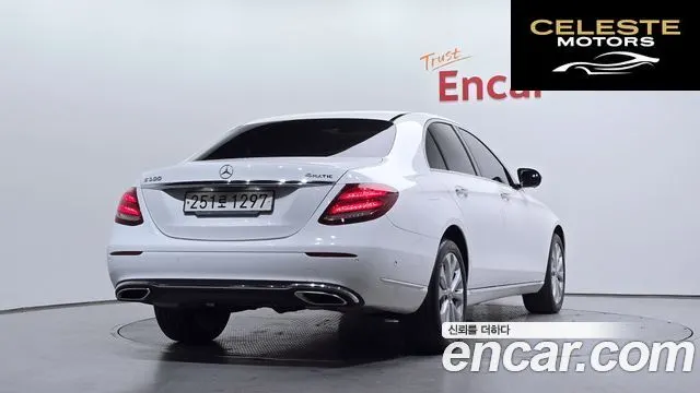 MERCEDES BENZ E-Classe W213 E300 4MATIC Exclusive 2020 — photo 2 sur 26