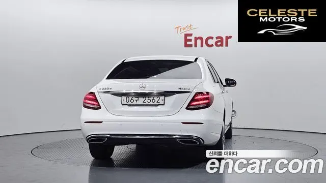 MERCEDES BENZ E-Classe W213 E220d 4MATIC Avantgarde 2017 — photo 4 sur 20
