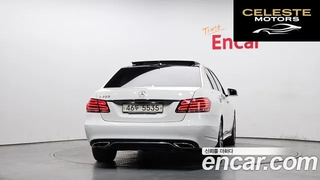 MERCEDES BENZ E-Classe W212 E300 Avantgarde 2014 — photo 4 sur 26