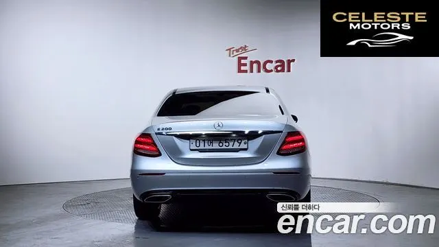 MERCEDES BENZ E-Classe W213 E200 Avantgarde 2017 — photo 4 sur 20