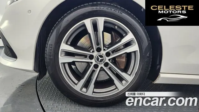 MERCEDES BENZ E-Classe W213 E350 4MATIC Avantgarde 2022 — photo 4 sur 20