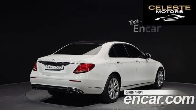 MERCEDES BENZ E-Classe W213 E220d Exclusive 2017 — photo 2 sur 20