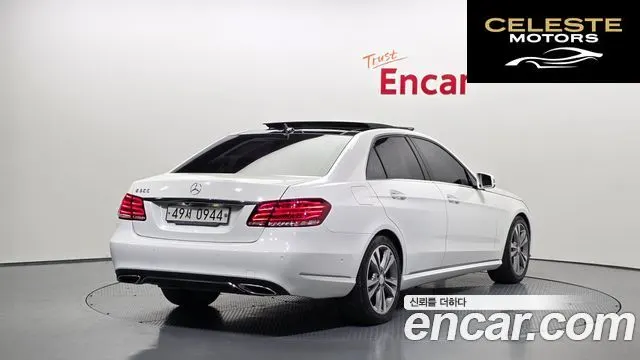 MERCEDES BENZ E-Classe W212 E300 Avantgarde 2014 — photo 2 sur 20