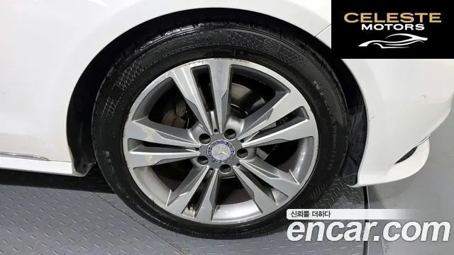 MERCEDES BENZ E-Classe W212 E300 Avantgarde 2014 — photo 5 sur 20