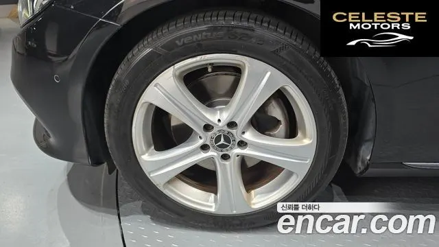 MERCEDES BENZ E-Classe W213 E200 Avantgarde 2018 — photo 5 sur 20