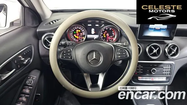 MERCEDES BENZ GLA-Classe X156 GLA220 2019 — photo 12 sur 20