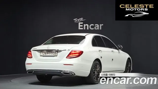 MERCEDES BENZ E-Classe W213 E220d Avantgarde 2017 — photo 2 sur 26