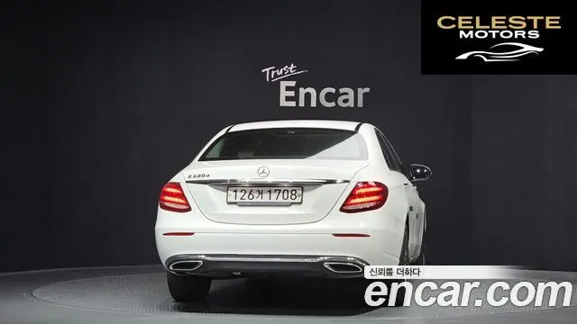 MERCEDES BENZ E-Classe W213 E220d Avantgarde 2017 — photo 4 sur 26