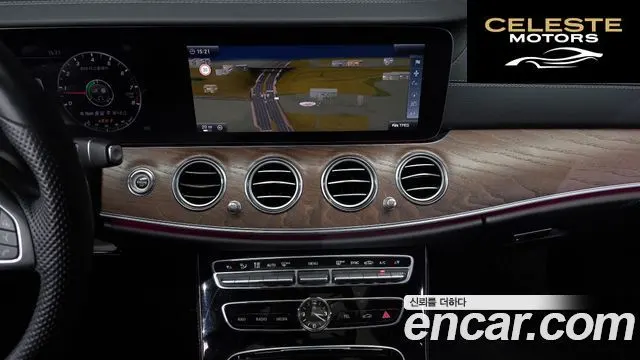 MERCEDES BENZ E-Classe W213 E300 4MATIC Exclusive 2017 — photo 14 sur 20