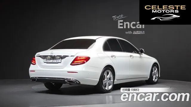 MERCEDES BENZ E-Classe W213 E200 Avantgarde 2017 — photo 2 sur 20