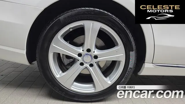MERCEDES BENZ E-Classe W213 E200 Avantgarde 2017 — photo 5 sur 20