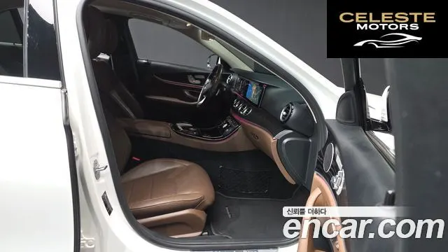 MERCEDES BENZ E-Classe W213 E300 4MATIC Avantgarde 2017 — photo 11 sur 20