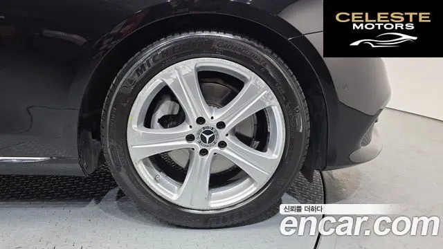 MERCEDES BENZ E-Classe W213 E200 Avantgarde 2018 — photo 5 sur 20