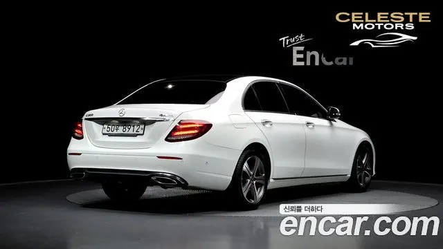 MERCEDES BENZ E-Classe W213 E300 4MATIC Avantgarde 2017 — photo 2 sur 20