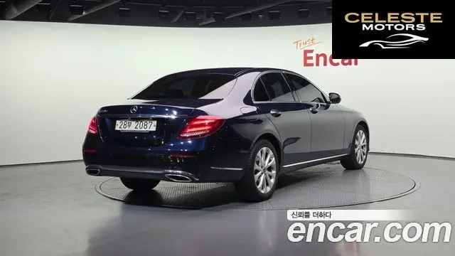 MERCEDES BENZ E-Classe W213 E220d Exclusive 2017 — photo 2 sur 20