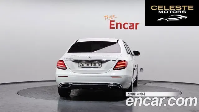 MERCEDES BENZ E-Classe W213 E220d Avantgarde 2018 — photo 4 sur 20