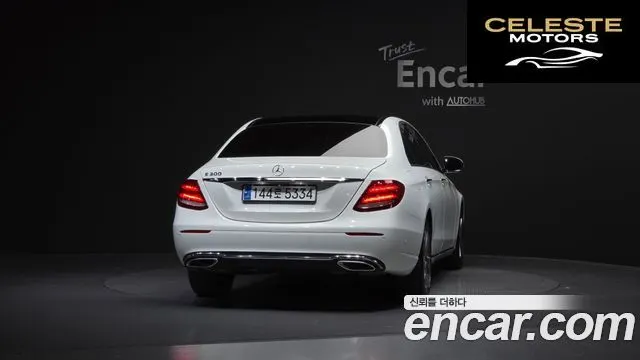 MERCEDES BENZ E-Classe W213 E300 Avantgarde 2017 — photo 4 sur 20