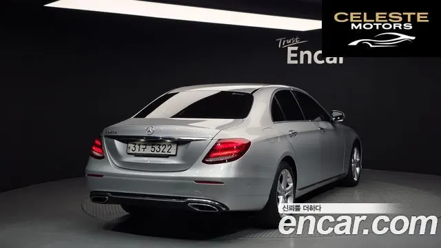 MERCEDES BENZ E-Classe W213 E220d Avantgarde 2017 — photo 2 sur 20