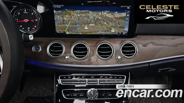 MERCEDES BENZ E-Classe W213 E220d 4MATIC Exclusive 2019 — photo 14 sur 20