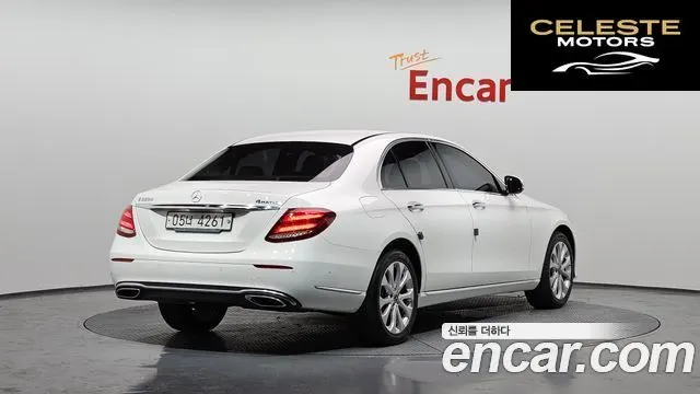 MERCEDES BENZ E-Classe W213 E220d 4MATIC Exclusive 2019 — photo 2 sur 20