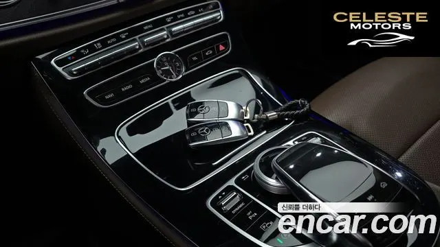 MERCEDES BENZ E-Classe W213 E300 4MATIC Avantgarde 2018 — photo 17 sur 26