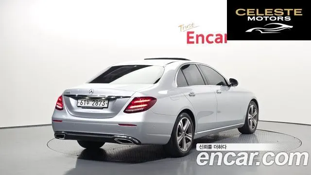 MERCEDES BENZ E-Classe W213 E300 Avantgarde 2019 — photo 2 sur 20