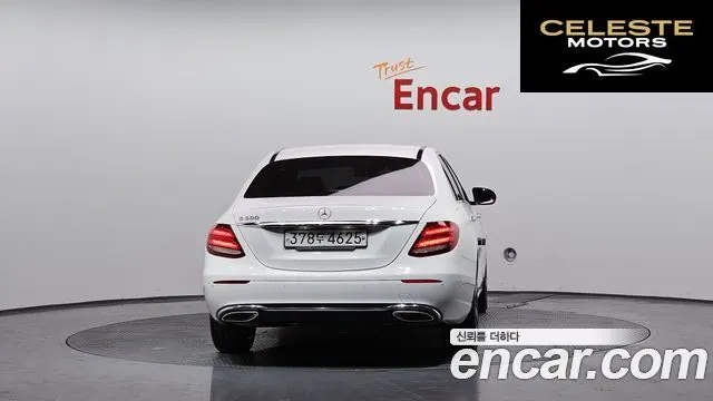 MERCEDES BENZ E-Classe W213 E300 Avantgarde 2020 — photo 4 sur 20