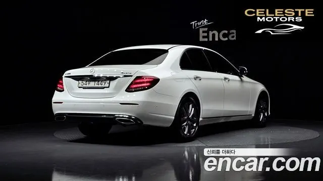 MERCEDES BENZ E-Classe W213 E300 4MATIC Avantgarde 2019 — photo 2 sur 20
