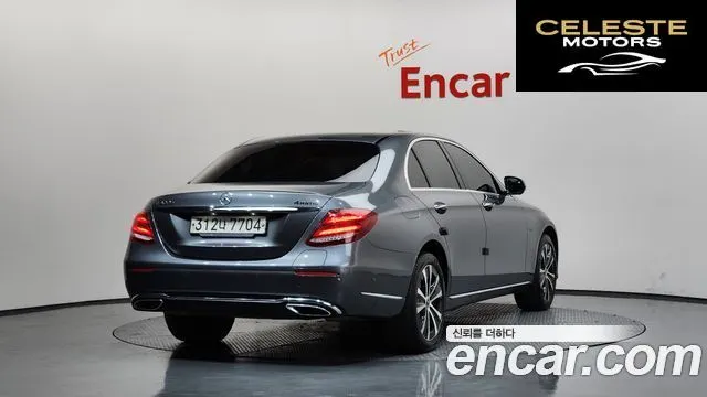 MERCEDES BENZ E-Classe W213 E300e 4MATIC Exclusive 2020 — photo 1 sur 20