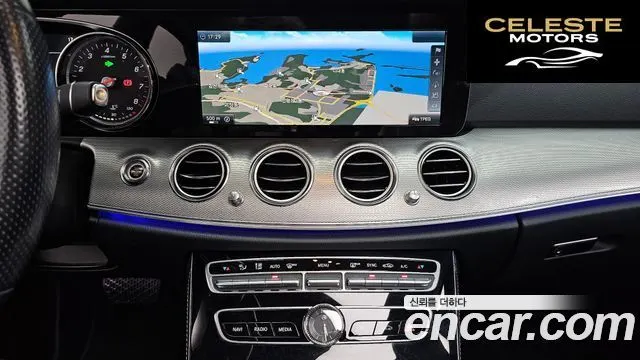 MERCEDES BENZ E-Classe W213 E200 Avantgarde 2017 — photo 14 sur 26